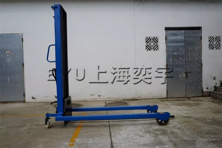 手動(dòng)圓棒型紙筒堆高車